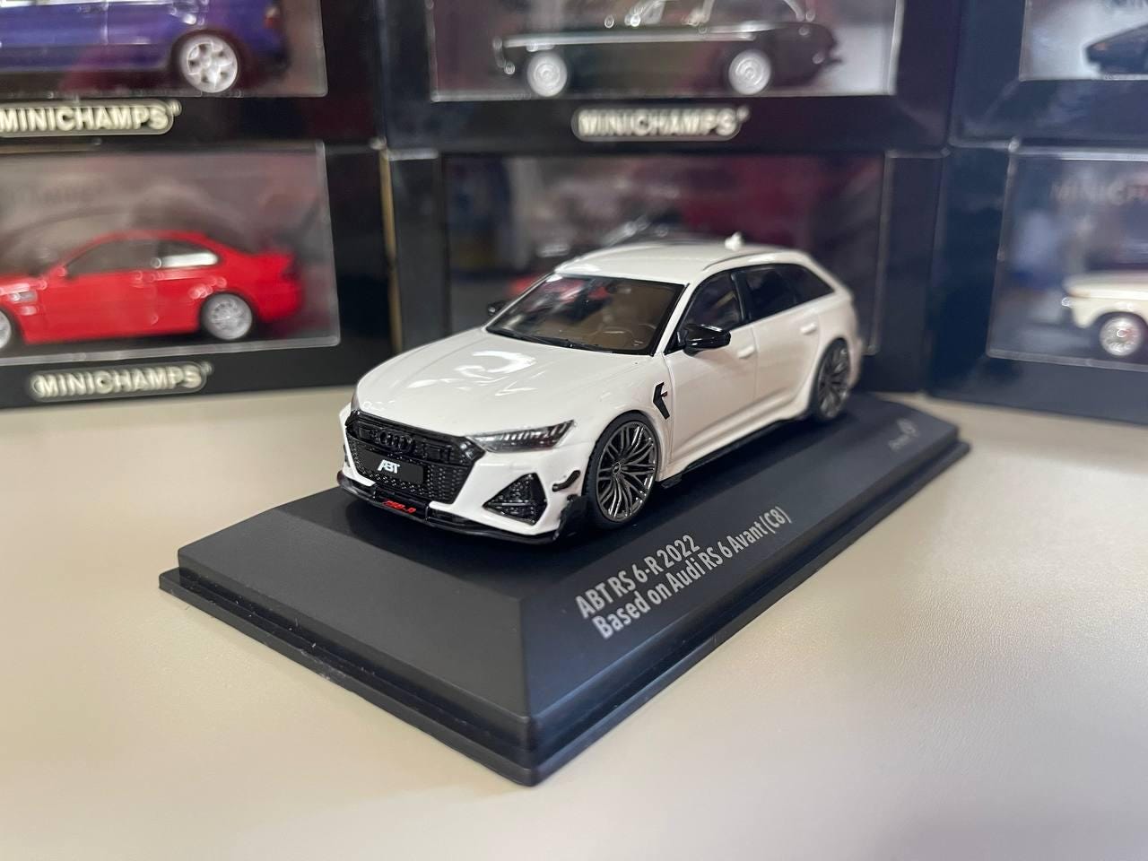 Miniature Solido 1/43 - Audi RS6-R C8 Avant 2022 - Rouge - Diecast - 4310706