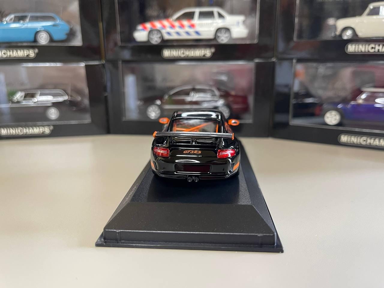 Minichamps 1:43 Porsche 911 GT3 RS (997) In Nero/Arancione, Edizione Limitata Diecast