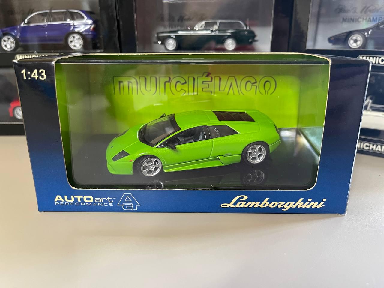 ランボルギーニ　ムルシエラゴ　オートアート　メタリックグリーン　1/43 61j84gq3NJL._UF350,350_QL50_.jpg