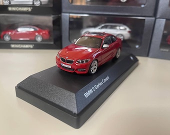 BMW 1600 cabriolet rouge foncé 1968 1/43 Minichamps sur coffret - Collection