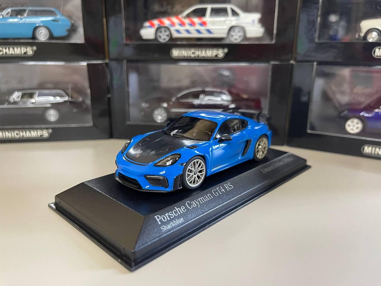 ポルシェ ケイマン 718 Gt4 RS 1:43 ミニチャンプス ブルー - Etsy 日本