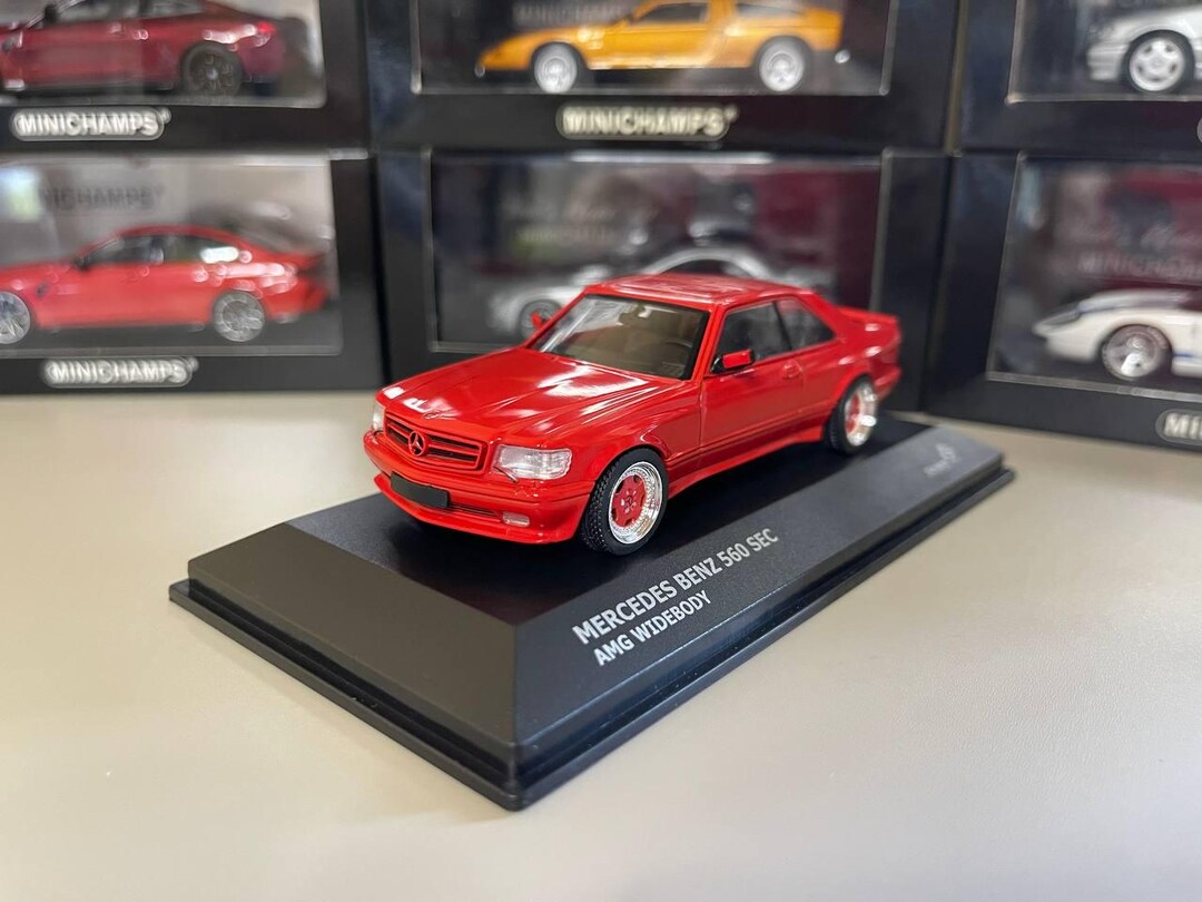 KOVOVÉ A RESIN MODELY | Mercedes-Benz 560 SEC AMG Wide Body  1990 Signal Red Solido 1 43 D7930
