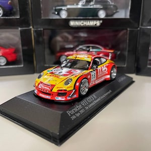 Porsche Carrera 911 GT3 R 1:43 Minichamps