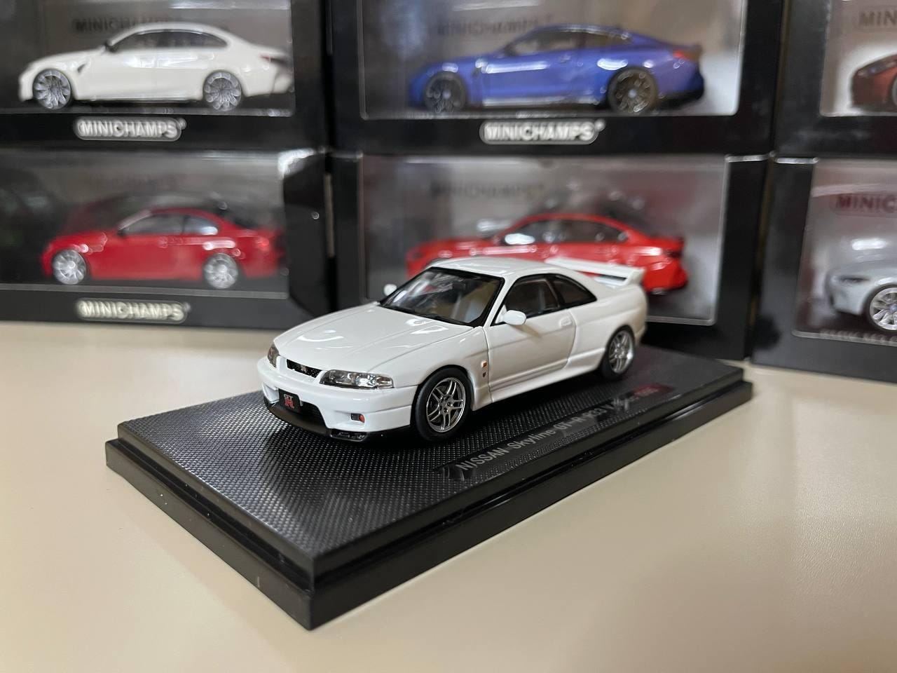 EBBRO NISSAN SKYLINE GT-R スカイライン2000GTR Amazon | 1/43 エブロ スカイライン EBBRO NISSAN SKYLINE GT-R BNR32