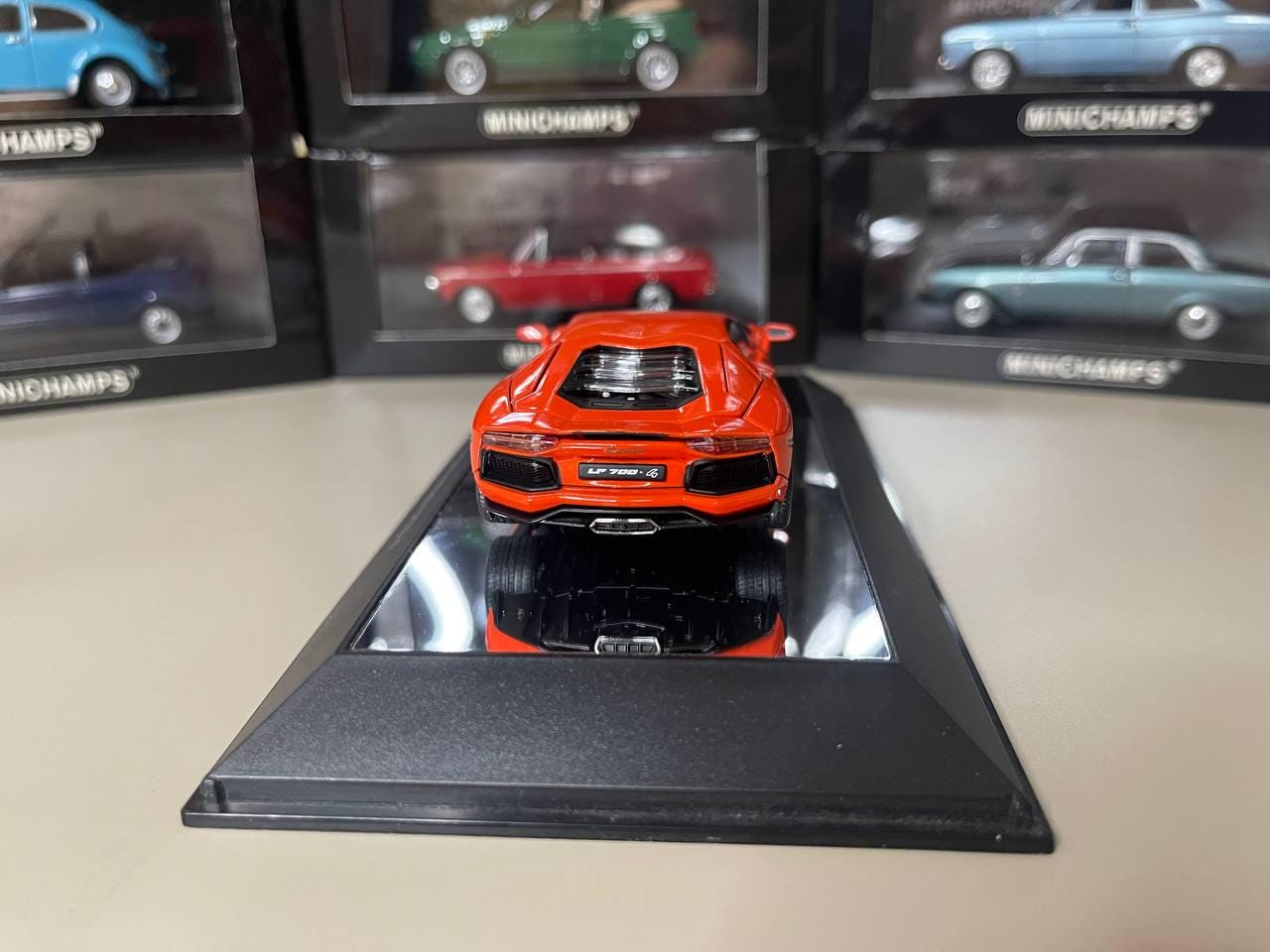 ランボルギーニ アヴェンタドール Lp 700-4 1:43 オートアート