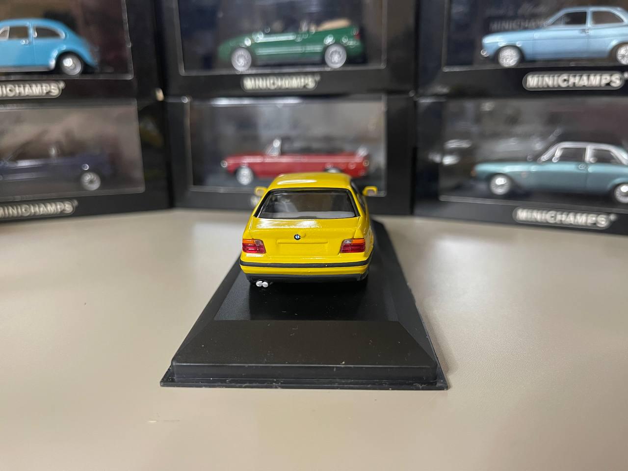 Minichamps 1:43 BMW 3 Series (E30) année 1989 diamant noir métallique
