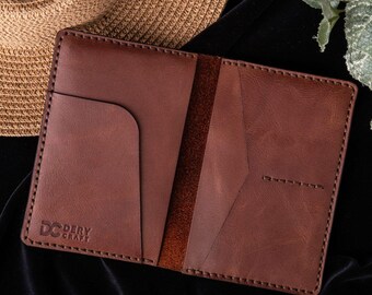 Personalisierte Passhülle aus Leder mit Gravur - Personalisiertes Geschenk zum Hochzeitstag, Hochzeitsgeschenk für Paare, Outdoor-Reisegeschenk für Ihn