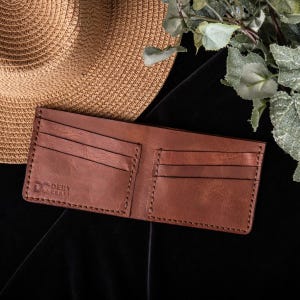 Billetera de cuero delgada, billetera plegable personalizada, billetera plegable de cuero genuino de primera calidad, cuero Crazy Horse de grano completo grabado a mano