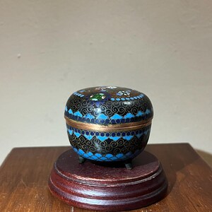 Antique Japanese Meiji cloisonné lidded footed box brass enamel goldstone