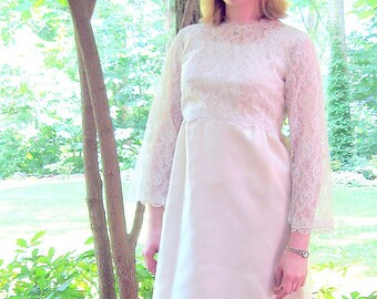 Vintage 1960's Short Informal Ivory Wedding Dress, Fits Size 6, Small, R60