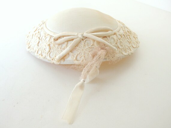 Vintage Wide Brimmed Ivory Clip Hat with Birdcage… - image 3