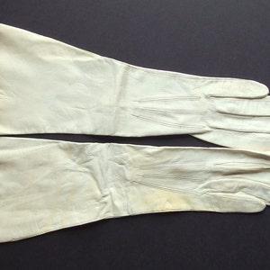 Three Quarter Length Vintage Kid Leather Gloves, Size 6  L13-27