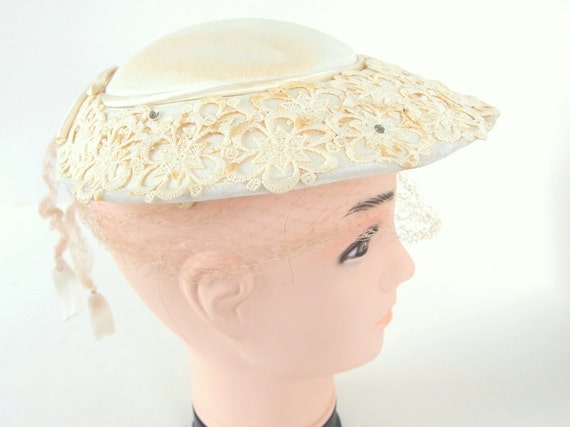 Vintage Wide Brimmed Ivory Clip Hat with Birdcage… - image 1