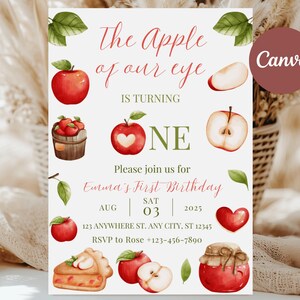 Puede incluir: Una invitación de cumpleaños con temática de manzana. El texto dice "The Apple of our eye is turning ONE". La invitación incluye ilustraciones de manzanas, rodajas de manzana y un tarro de mermelada. La fecha es el 3 de agosto de 2025.