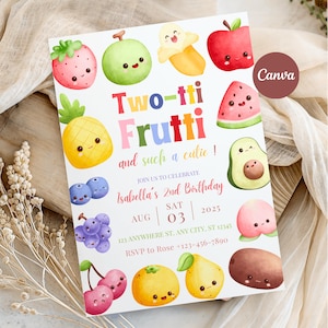 Puede incluir: Una colorida invitación con el texto "Two-tti Frutti" e ilustraciones de frutas sonrientes. La invitación es para el 2º cumpleaños de Isabella, con fecha 3 de agosto de 2025. Incluye un número de contacto.
