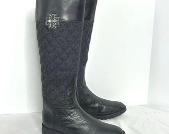Botas altas de montar Tory Burch de piel negra y lana con logo, talla 9 M, de diseño chic.