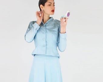 Traje de falda faille azul claro de los años 50, talla S – Chaqueta con cordón y cuentas, conjunto vintage de 2 piezas – Talla S – Miembro de VFG