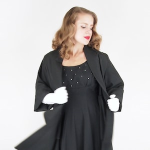 1950er Schwarzes Faille-Kleid mit Strasssteinen + ausgestellte Clutch-Mantel M • VFG Mitglied
