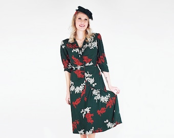 Late 40s Printed Green Rayon Dress with Ruching XS S • Red, White and Green Leaf Print • VFG