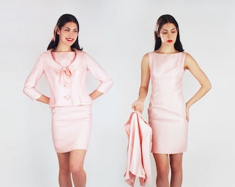 60s Pale Pink Short Dress & Jacket with Satin Bow XS • Low Cut Back Semi-Fitted Shift Dress + Adorable Jacket with Big Satin Buttons • VFG