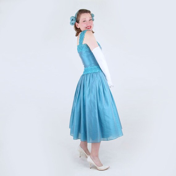 tea length full skirt dress