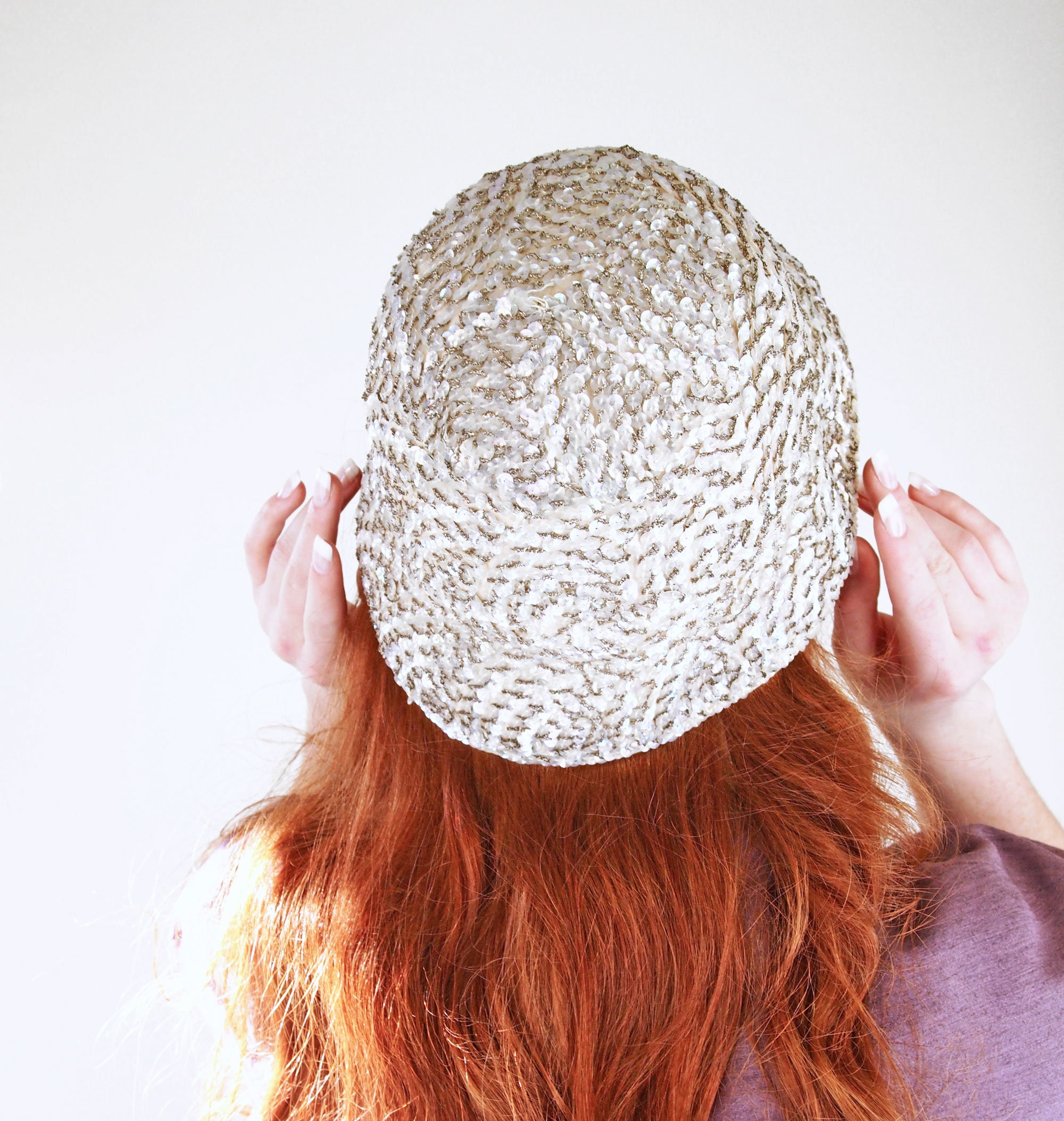 1950s Opalescent Sequin Covered Cream Soft Wool Felt Cloche  display picture 2