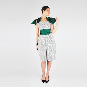 VORÜBERGEHEND für die Etsy Design Awards – Christian Dior New York Baumwoll-Piquékleid aus den 1950er-Jahren – Skulpturales Tageskleid, grüner Seiden-Kummerbund – XXS Bild 5