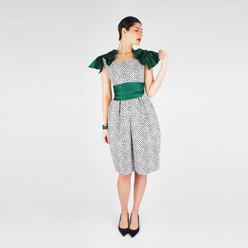 VORÜBERGEHEND für die Etsy Design Awards – Christian Dior New York Baumwoll-Piquékleid aus den 1950er-Jahren – Skulpturales Tageskleid, grüner Seiden-Kummerbund – XXS Bild 5