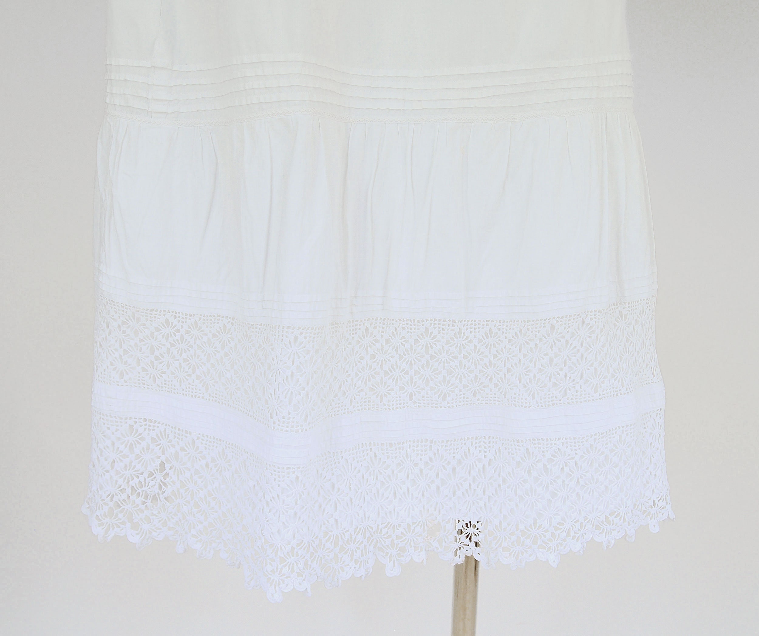 Cabernet White Nylon Lace Half Slip Skirt Size 28 in (Tag Large 26 in) –  Shop Thrift World
