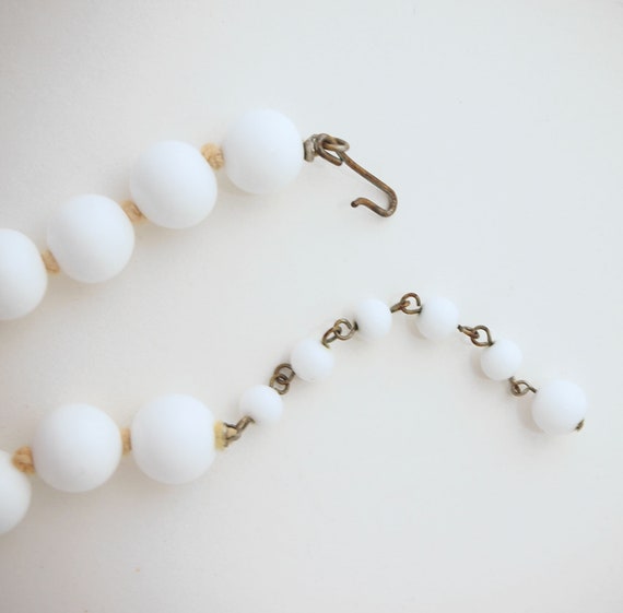 Vintage White Milk Glass Bead Hand Knotted Choker… - image 3