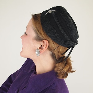 50s Charcoal Grey Wool Felt Hat with Sparkling Arrow, Black Trim & Bow VFG image 2