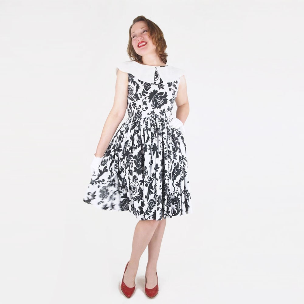 Full Skirt Dress With Big White Collar 