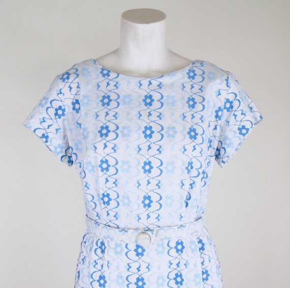 60s Cotton Sheath Dress with Blue Flower Embroide… - image 3