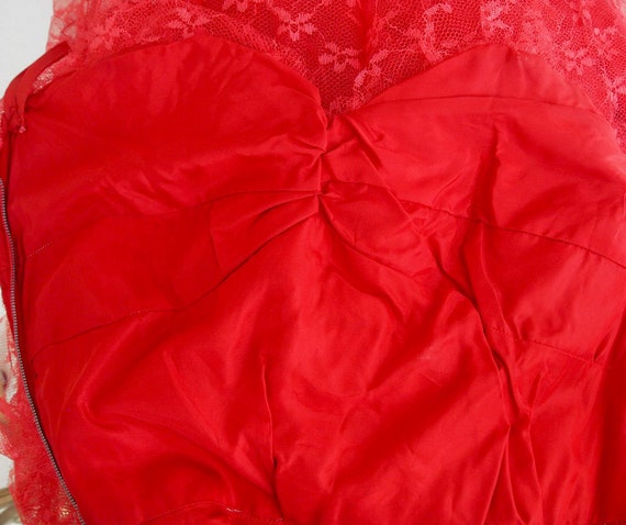 50s Red Tulle Lace & Taffeta Strapless Formal Dre… - image 6