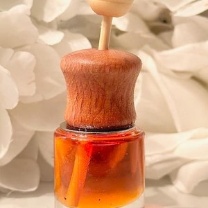 Tobacco & Leather Car Air Freshener Diffuser With Vent Clip