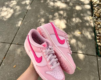 womens pink nike flyknit