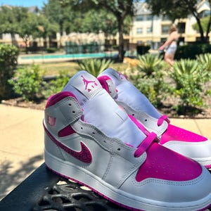 jordan 1 fuchsia pink