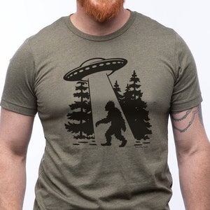 UFO Sasquatch T-Shirt: Lustiges Bigfüße Alien Entführung T-Shirt