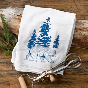 Paño de cocina con diseño de bosque de osos / Paño de cocina de algodón dibujado a mano con tintas ecológicas imagen 1