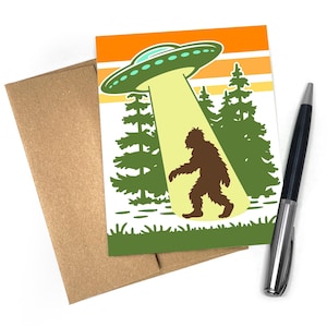 Carte de voeux Bigfoot d'OVNI | Illustration drôle d'extraterrestre, amoureux de l'espace (intérieur vierge)