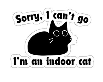 Puede incluir: Pegatina en blanco y negro con un gato negro y el texto "Lo siento, no puedo ir, soy un gato de interior."