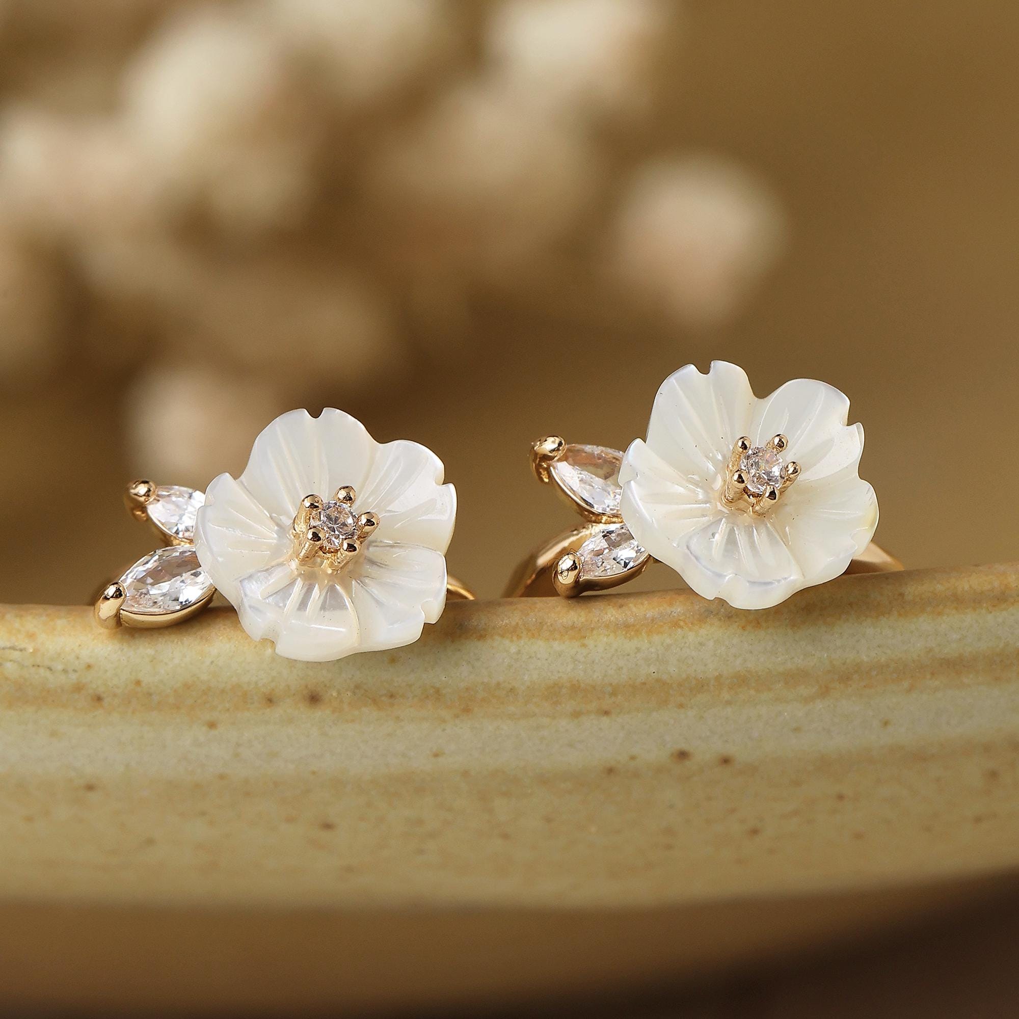Sakura silver flower hoops - Etsy 日本