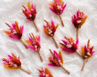 Boutonnière de boda rústica eléctrica en naranja y rosa para novio, ojal natural hecho a mano.