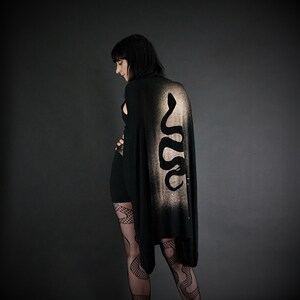Cardigan Serpent Vert Gothique Ro Rox - Broderie Serpent, 70% Rayonne 30% Nylon, Boutons Noir Verre, Taille XS à 4XL