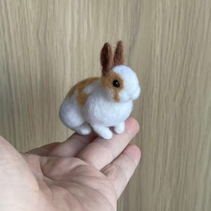 Custom Needle Felted Rabbit Figurine – Handmade Wool Sculpture, Personalized Bunny Christmas Tree Ornament