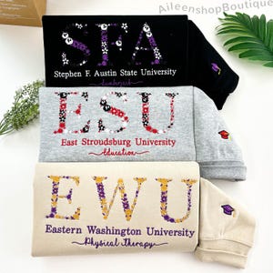 Sudadera con capucha bordada con letras florales Sudadera con cuello redondo bordada con letras florales para la universidad Sudadera de escuela secundaria Regalo de hermandad