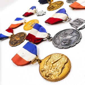 Vintage Swimming Medal With Ribbon, AAU Medal, 1950&#39;s to 1960&#39;s, Striped Fabric Ribbon Pin With Medal