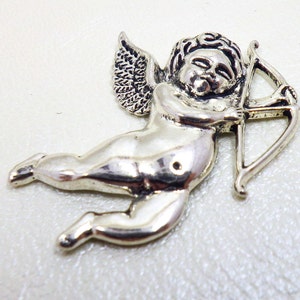 1 Large Antiqued Silver Plate Pewter Cherub Cupid Charm or Pendant