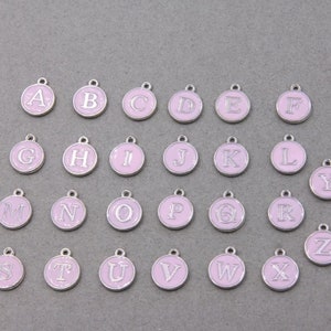 Dijes del alfabeto esmaltados en color rosa plateado, cuentas redondas de aleación de Zinc con letras mayúsculas, colgantes, accesorios para hacer joyería DIY "A-Z" 12mm