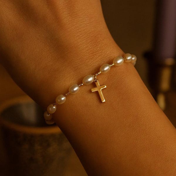 Dainty pearl bracelet with cross charm | Thoughtful Baptism gift | Christian Gift | Gold plated bracelet with cross pendant